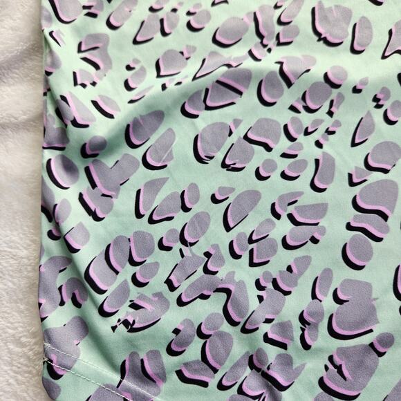 Pit Viper T Flex Tech Soft Stretch T Shirt Womens Size XS Dino Print High Low - Picture 10 of 14